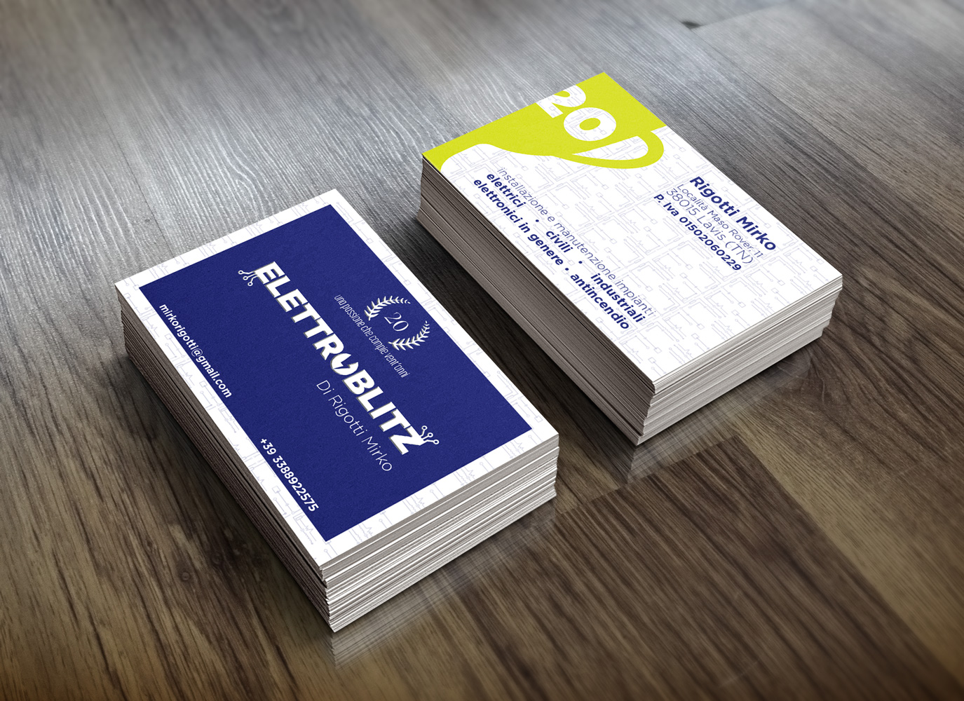 Realistic-Business-Card-Mock-Up